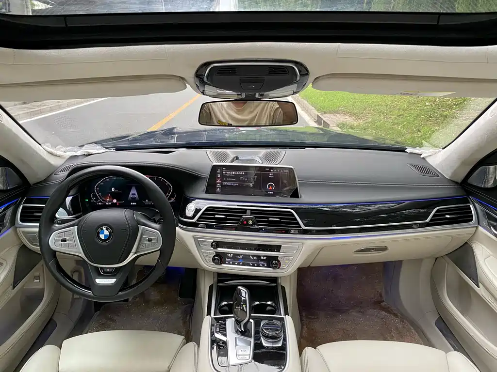 BMW 7 Series 2022 740Li xDrive Executive Luxury Package - фото 6