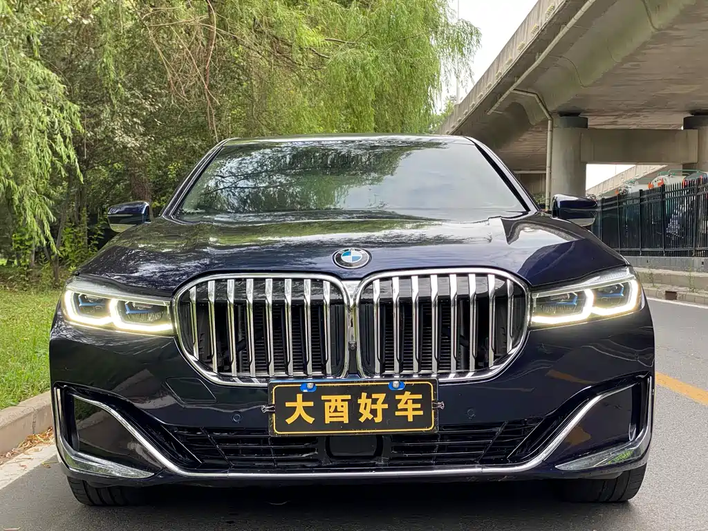 BMW 7 Series 2022 740Li xDrive Executive Luxury Package - фото 2