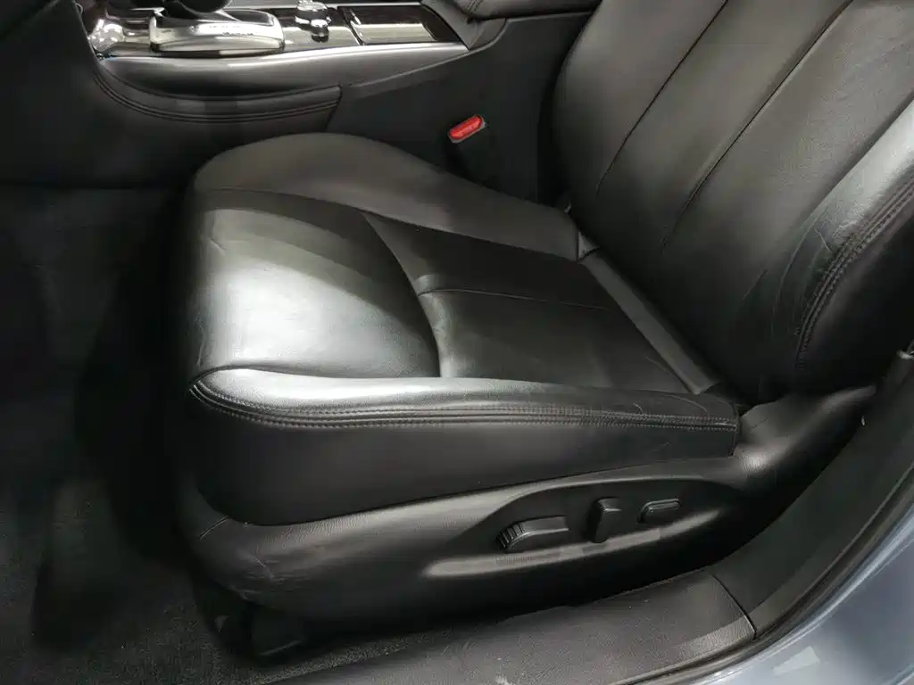 Infiniti Q70L 2019 2.0T Yuxiang Edition