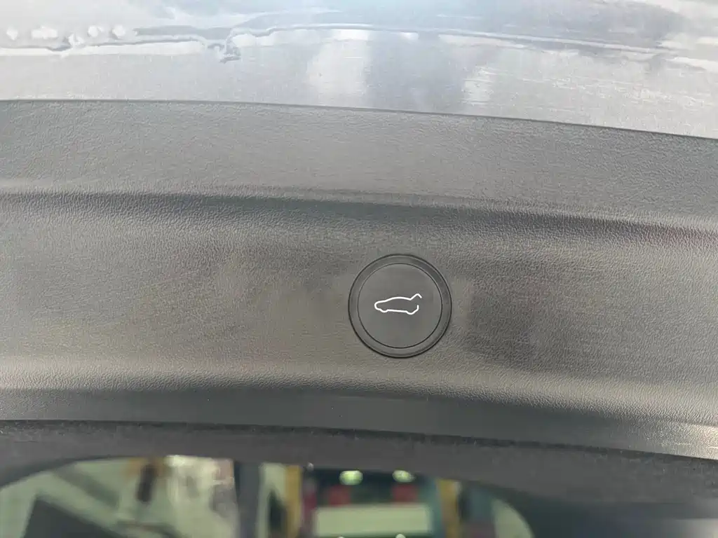 Tesla Model Y 2024 RWD