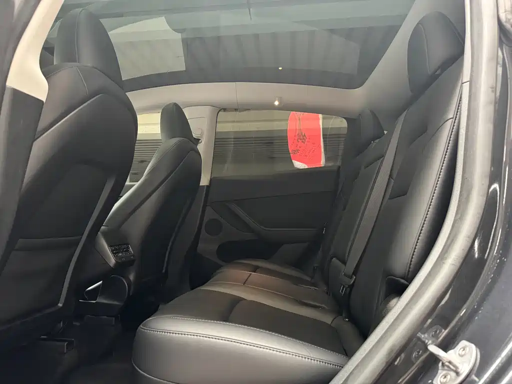 Tesla Model Y 2024 RWD
