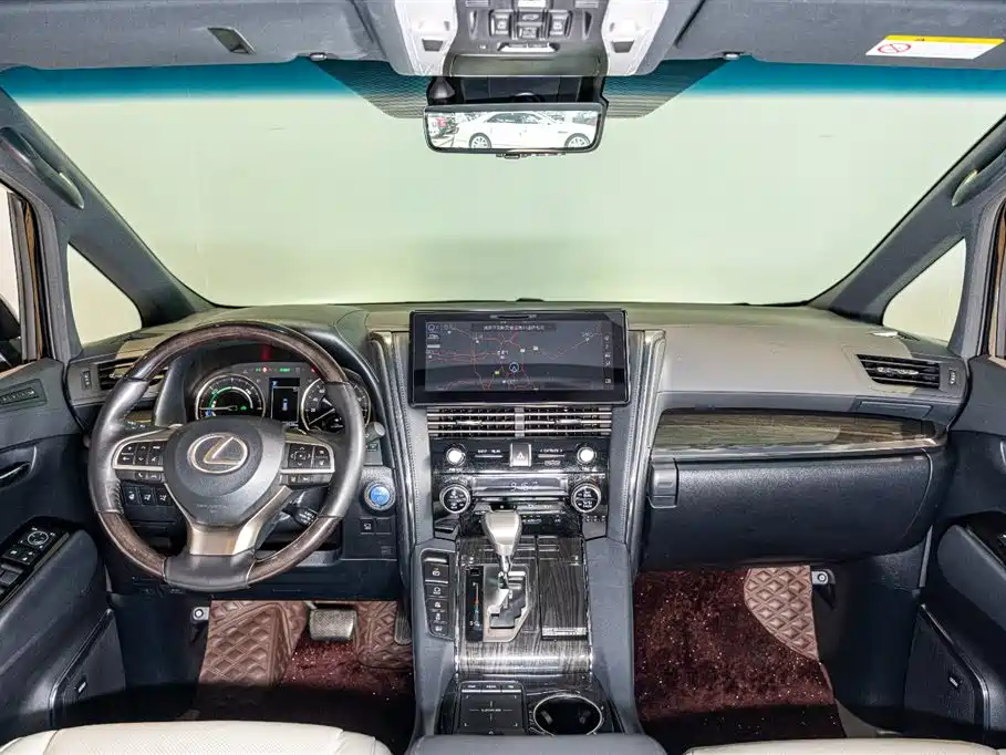 Lexus LM 300h