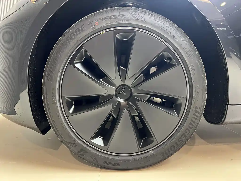 Tesla Model 3 2025 RWD