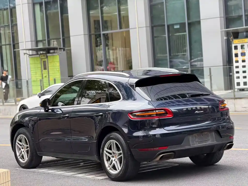 2017 Porsche Macan 2.0T