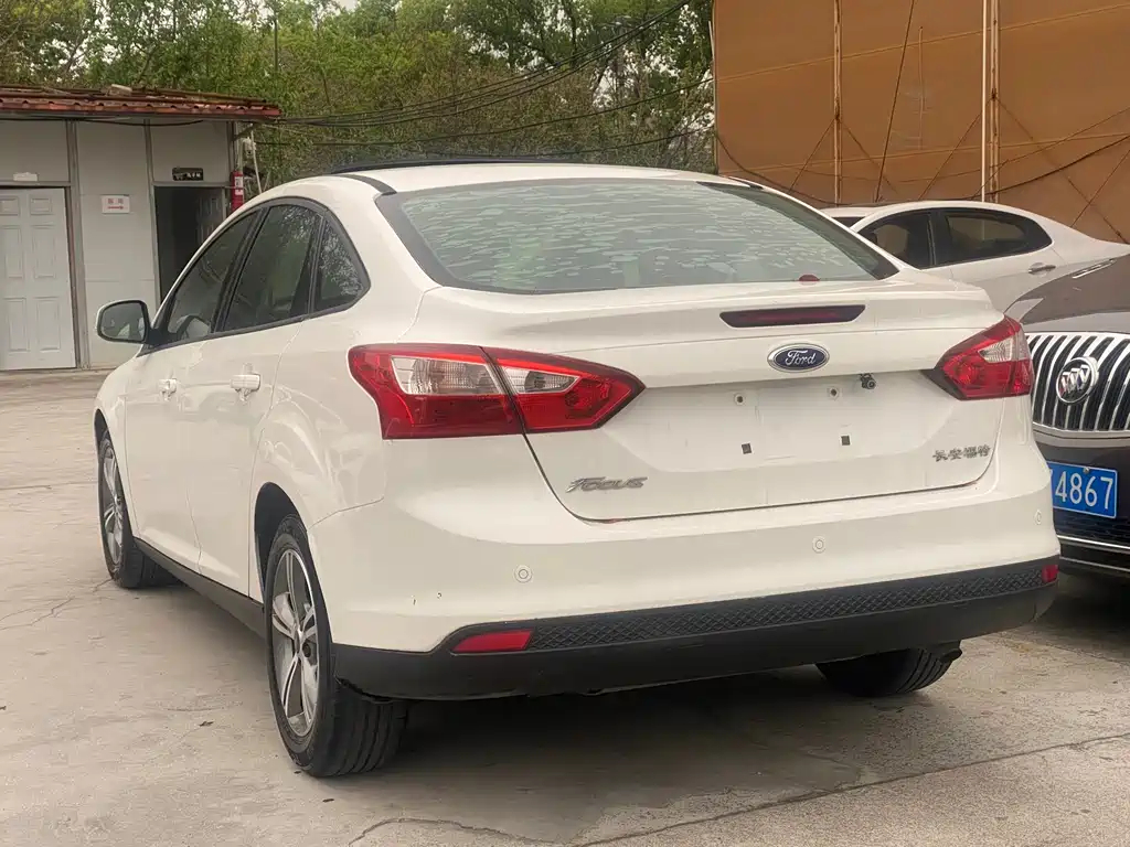 Ford Focus 2012 Sedan 1.6L Automatic Fashion Edition