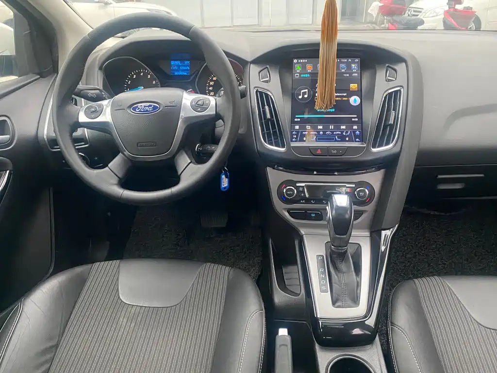 Ford Focus 2012 Sedan 1.6L Automatic Fashion Edition