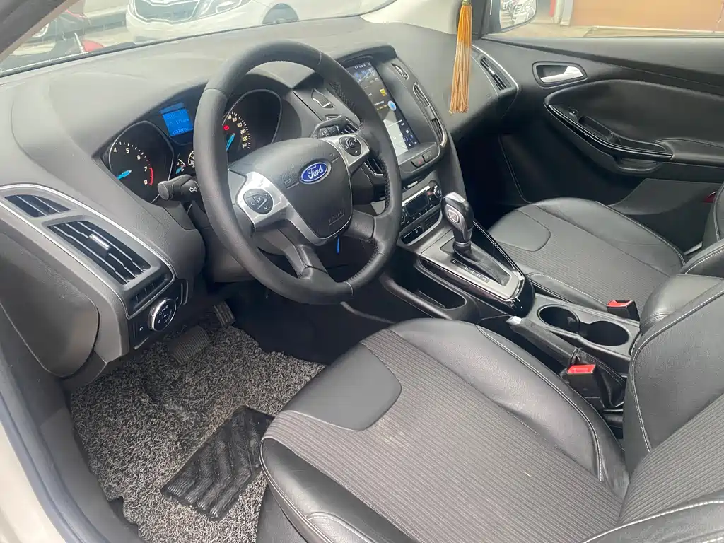 Ford Focus 2012 Sedan 1.6L Automatic Fashion Edition
