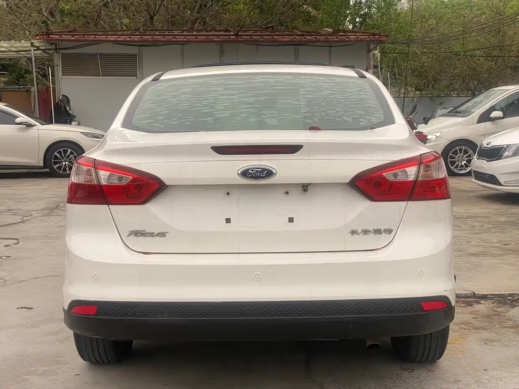 Ford Focus 2012 Sedan 1.6L Automatic Fashion Edition