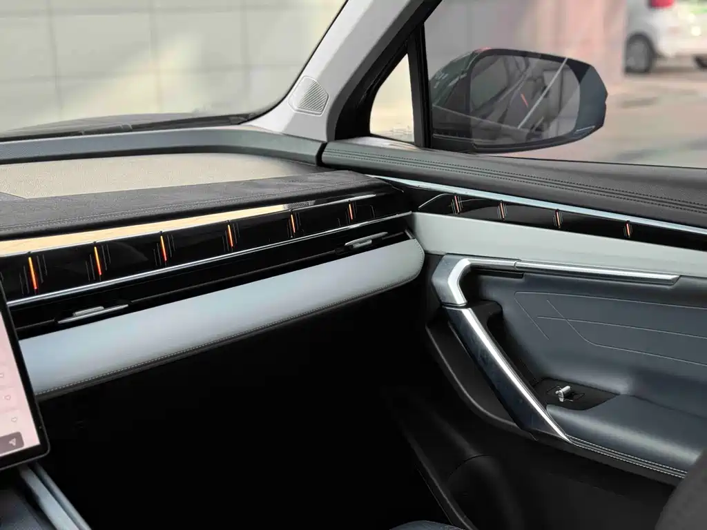 Geely Boyue L 2024 1.5TD DCT Prestige