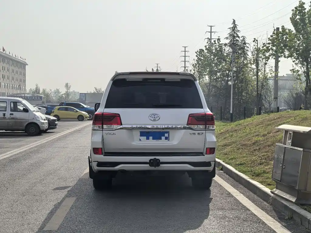 Land Cruiser (Import) 2019 5.7L VX-R