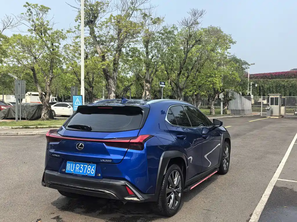Lexus UX 2020 200 F SPORT