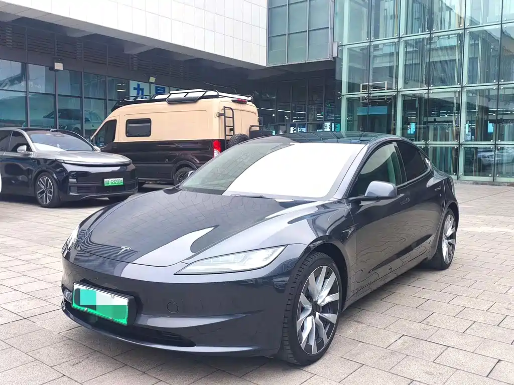 Model 3 2025 Rear-Wheel Drive