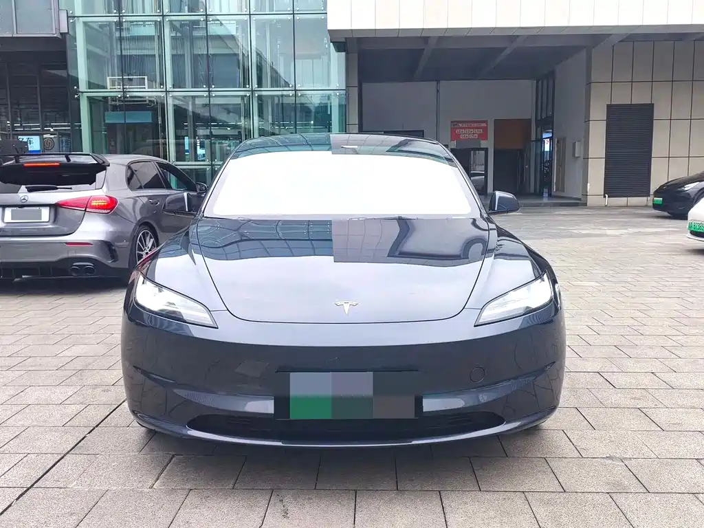 Model 3 2025 Rear-Wheel Drive