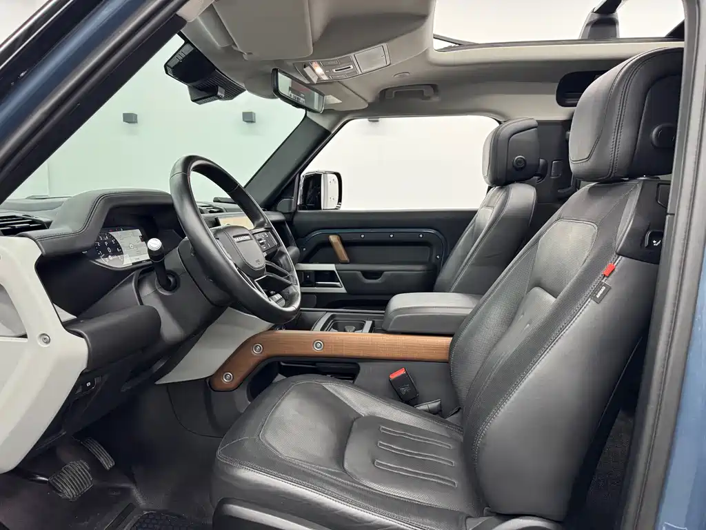 Land Rover Defender 2022 90 2.0T P300 X-Dynamic HSE