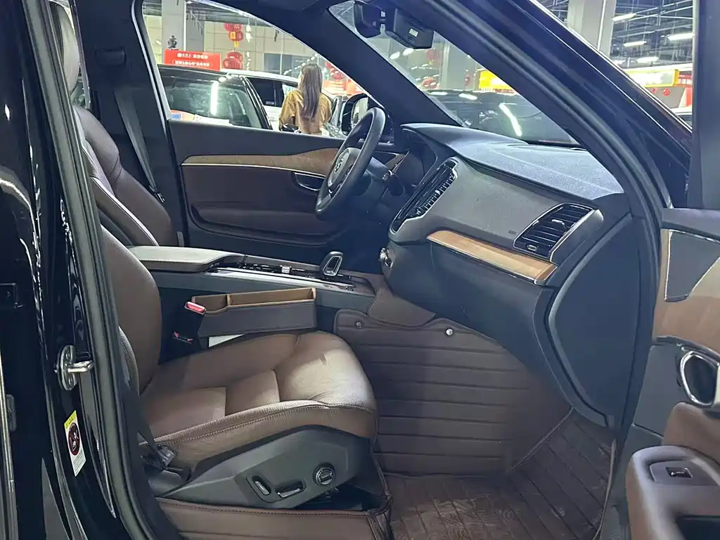 Volvo XC90 2023 B6 Momentum 7-seater