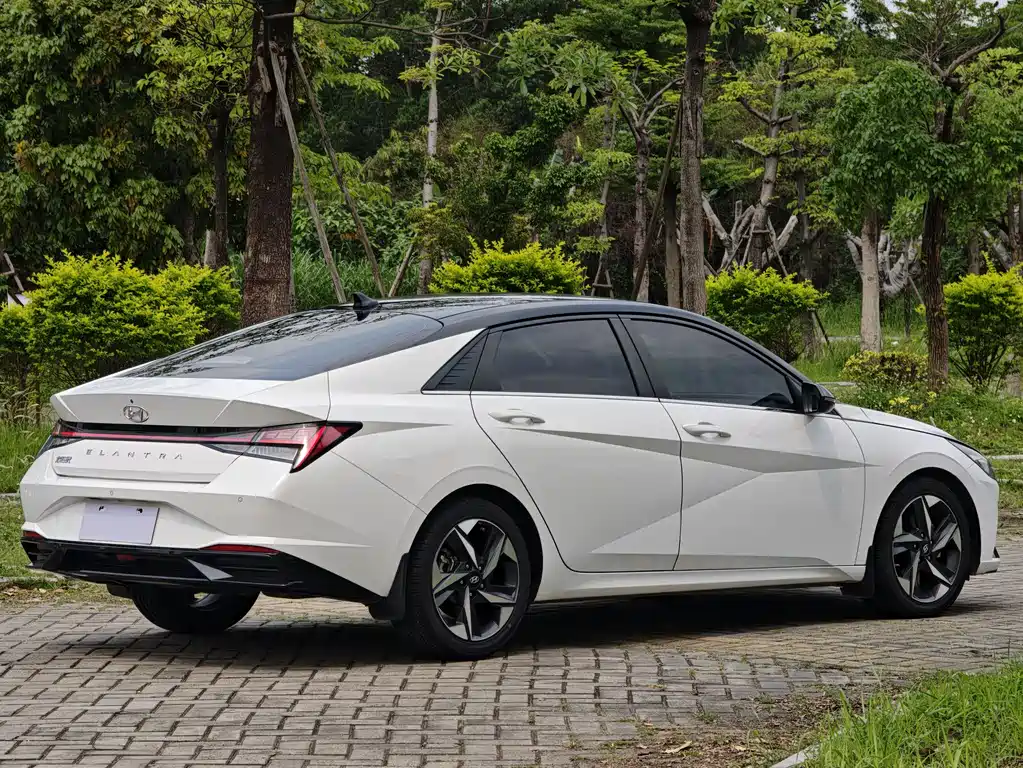 伊兰特 2022款 1.5L CVT LUX尊贵版