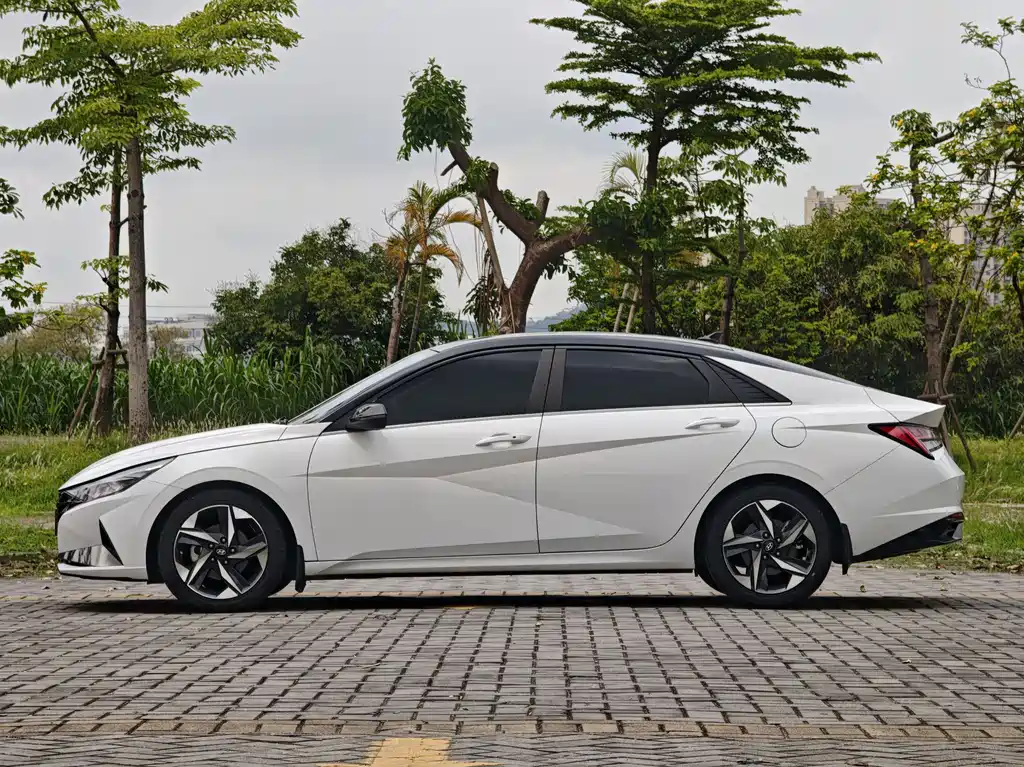 伊兰特 2022款 1.5L CVT LUX尊贵版