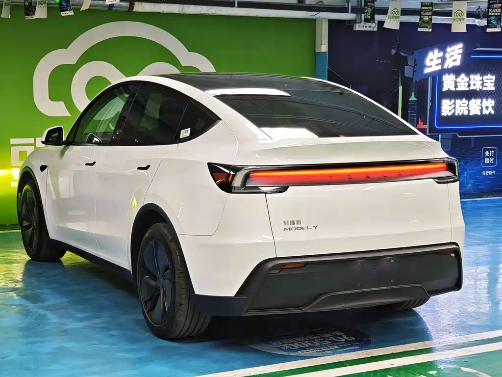 Tesla Model Y 2025 Rear-Wheel Drive