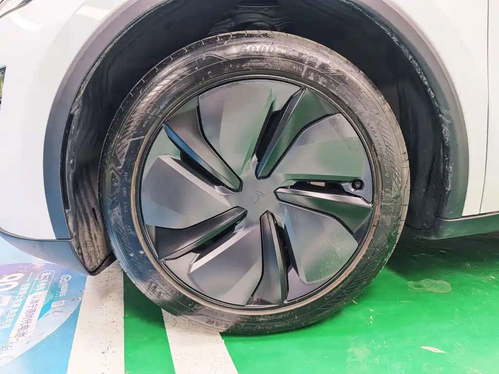 Tesla Model Y 2025 Rear-Wheel Drive