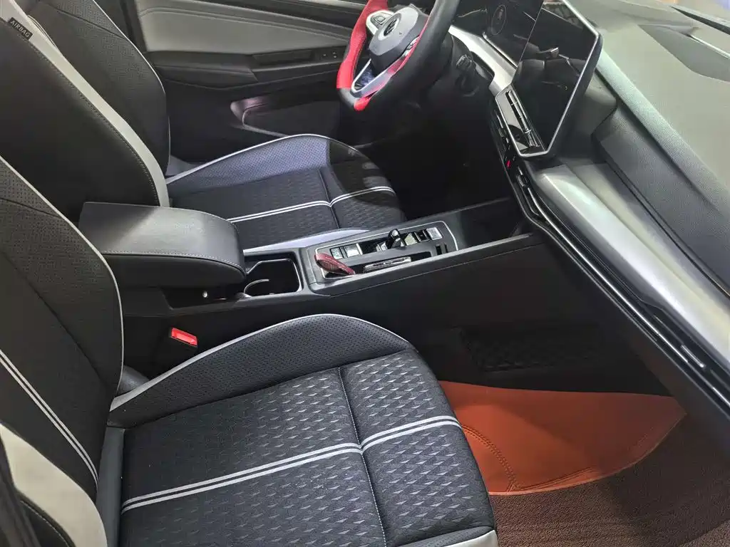Golf 2025 300TSI Pro