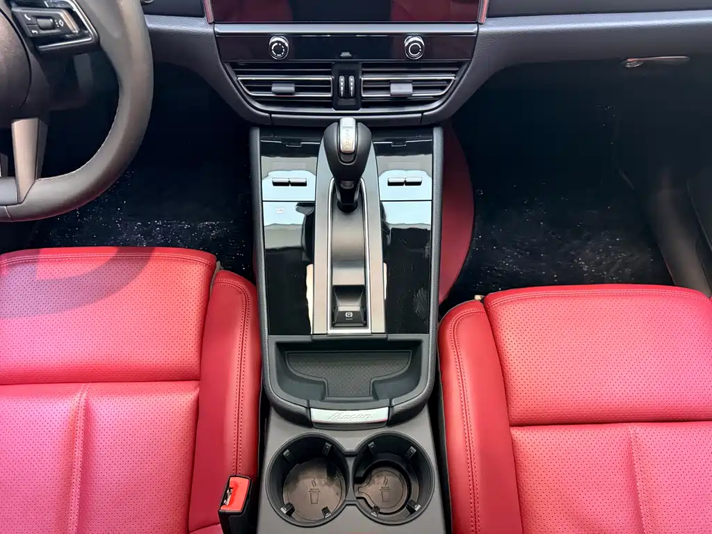2025 Porsche Macan 2.0T Dream Edition