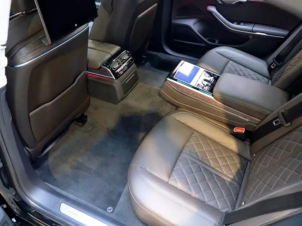 Audi A8L 2025 55 TFSI quattro Flagship