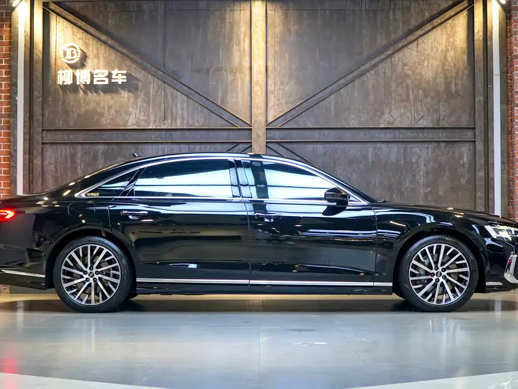 Audi A8L 2025 55 TFSI quattro Flagship