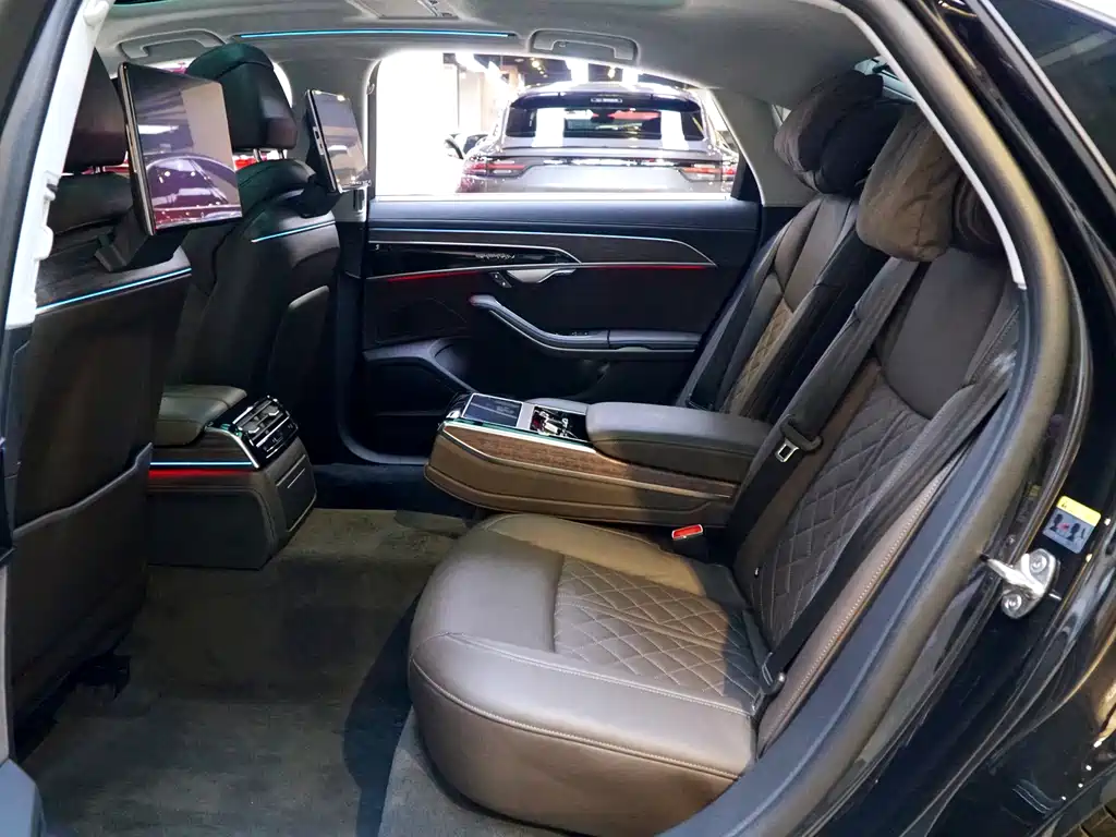 Audi A8L 2025 55 TFSI quattro Flagship