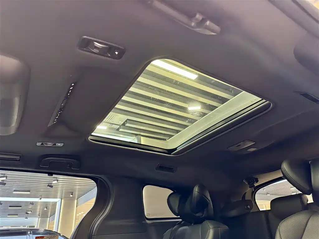 SIENNA 2023 2.5L HEV Platinum Edition