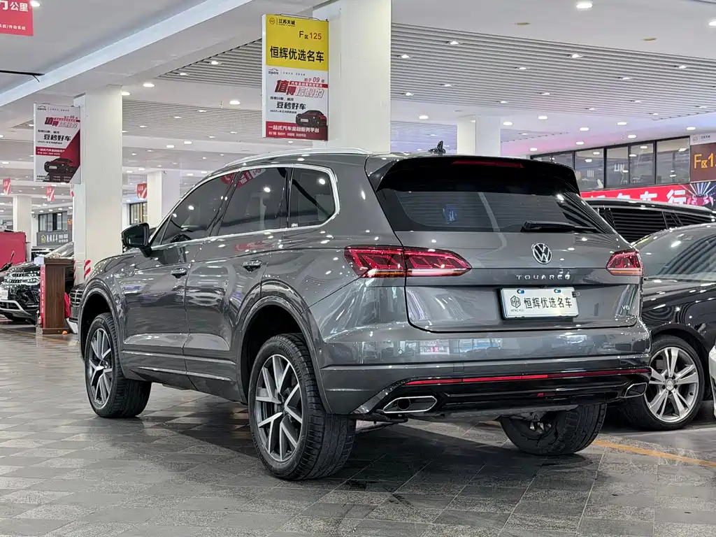 Volkswagen Touareg 2023 3.0TSI R-Share Edition Classic Sport Package