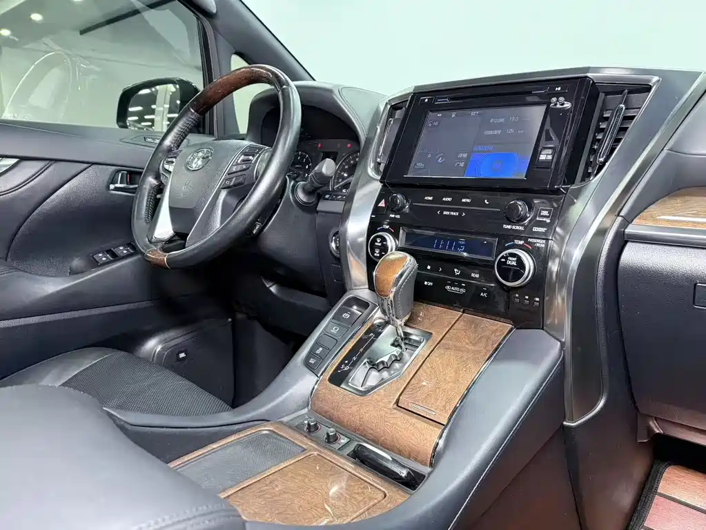 Alphard 2015 3.5L Luxury Edition
