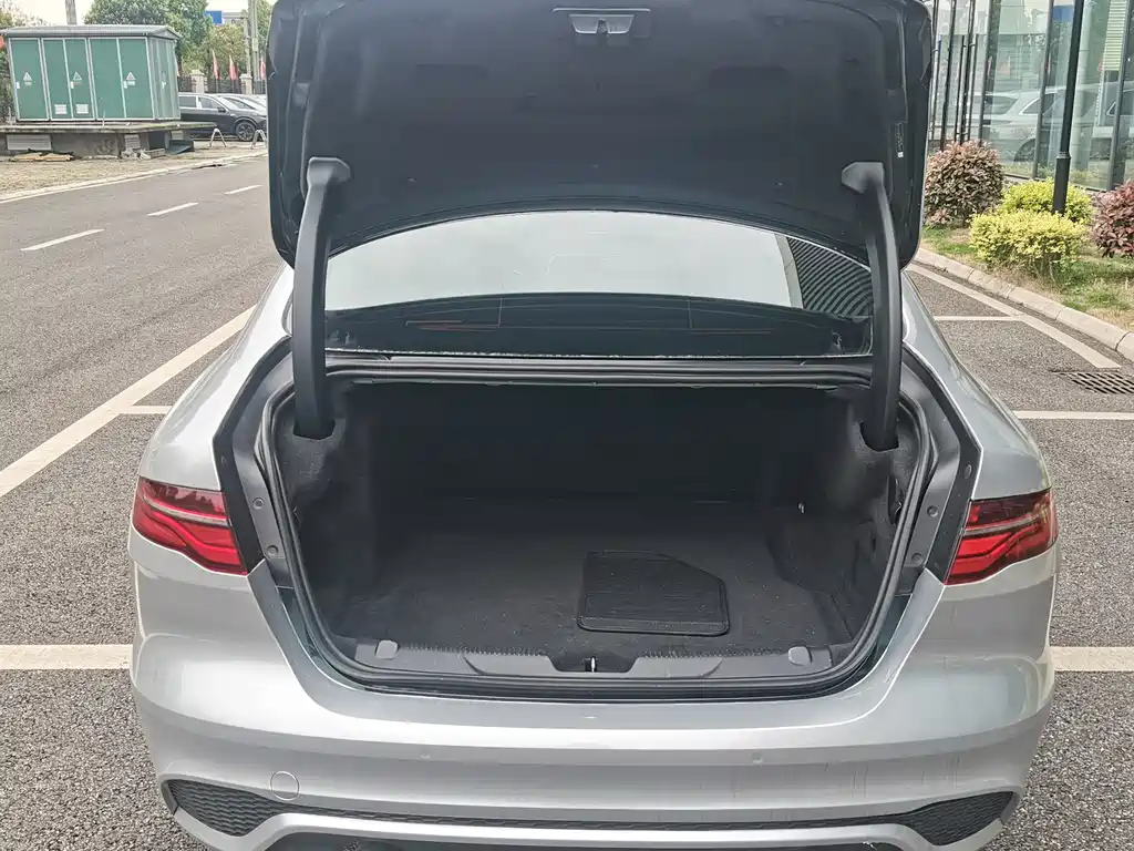 Jaguar XEL 2024 2.0T 250PS R-DYNAMIC S