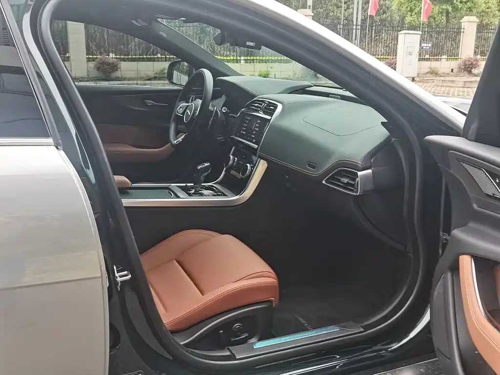 Jaguar XEL 2024 2.0T 250PS R-DYNAMIC S