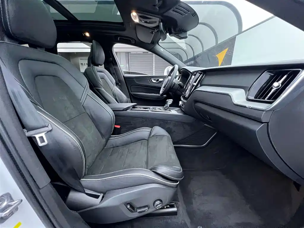 Volvo XC60 2018 T5 AWD Zhiyuan Sport Edition
