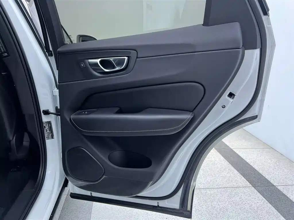 Volvo XC60 2018 T5 AWD Zhiyuan Sport Edition
