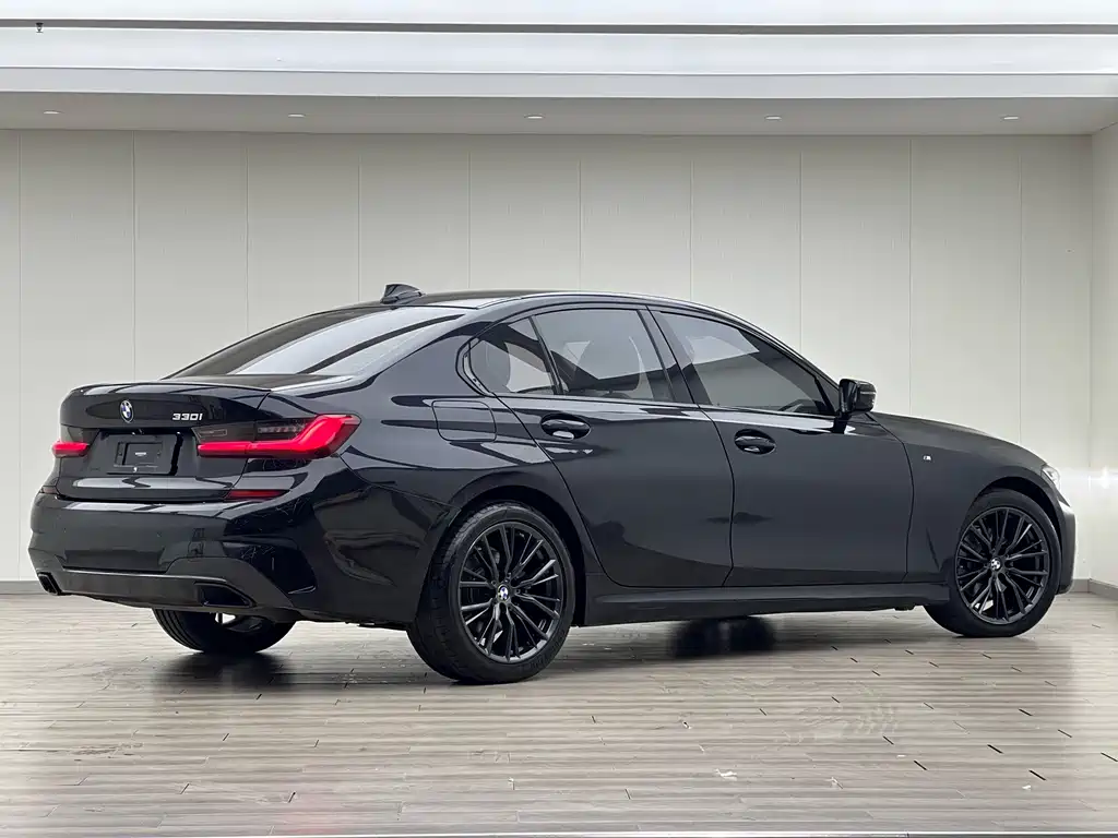 BMW 3 Series 2021 325i M Sport Night Edition - фото 15