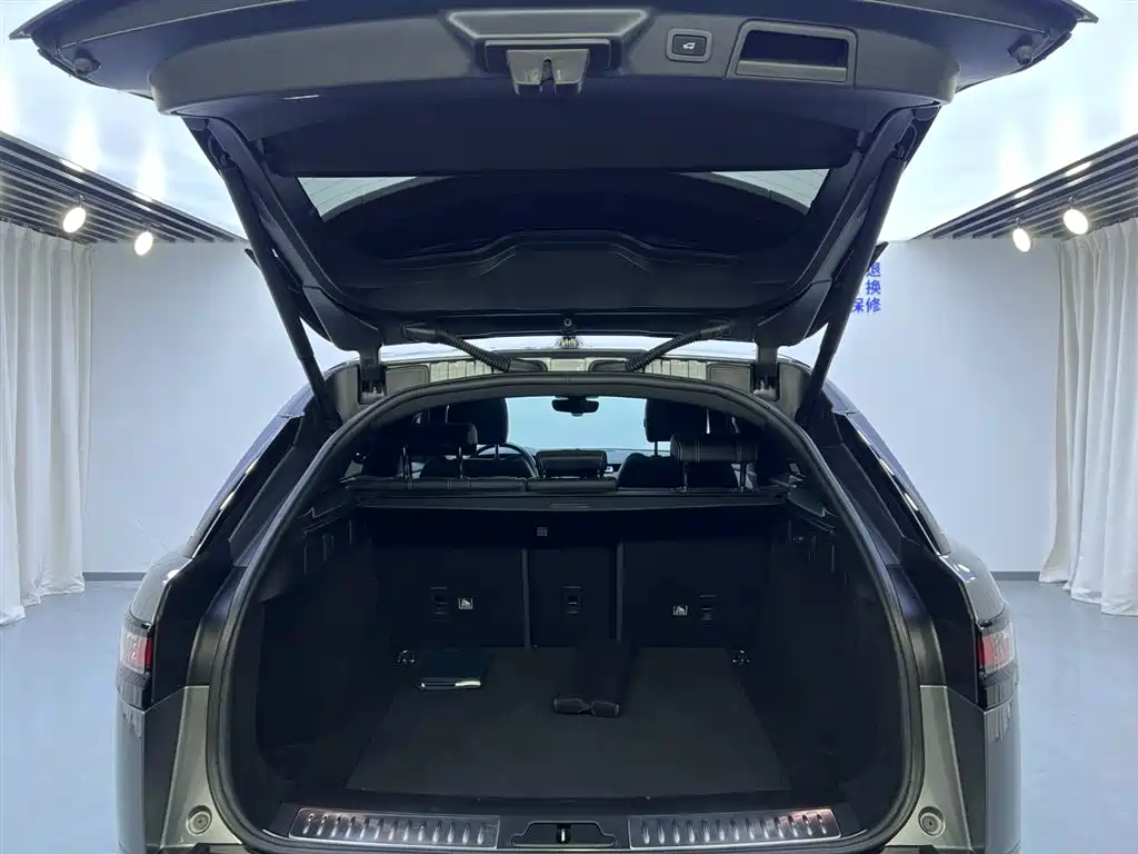 2020 Range Rover Velar P250 R-Dynamic S