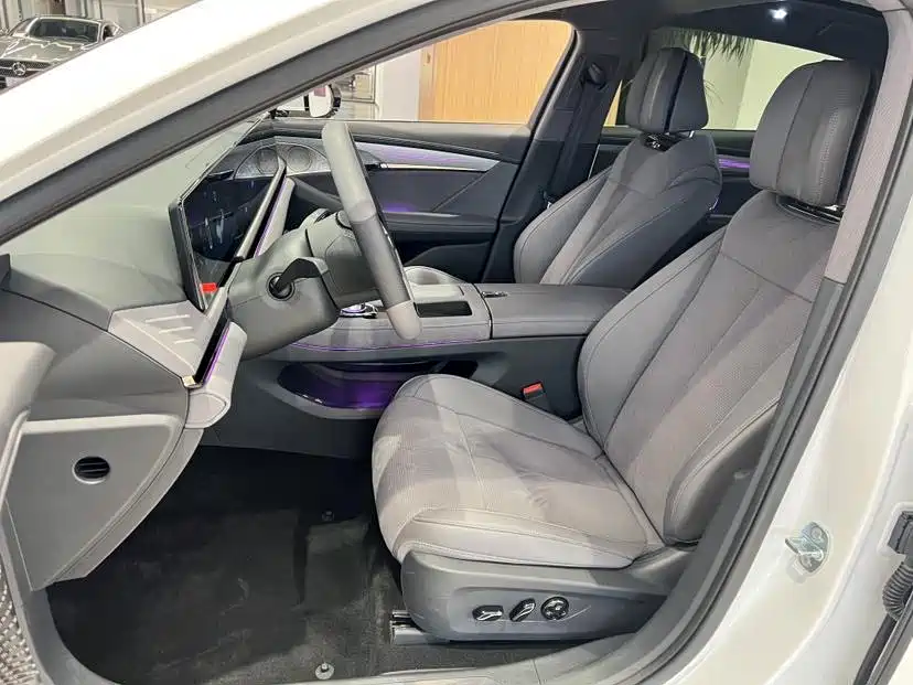 Voyah Zhuiguang 2024 PHEV AWD Ultra-Long Range Executive Edition