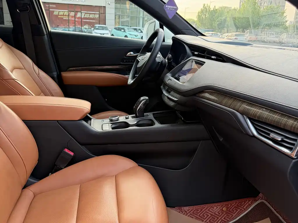 Cadillac XT4 2018 28T AWD Platinum Edition