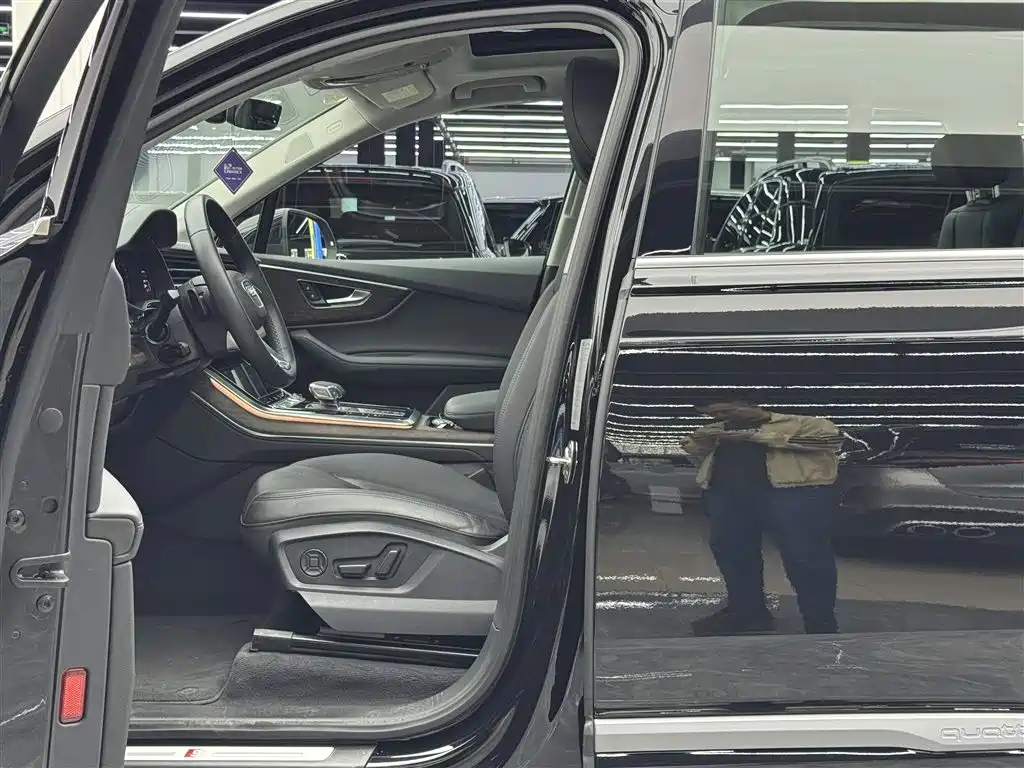 Audi Q7 2023 55 TFSI quattro S line Sport Edition