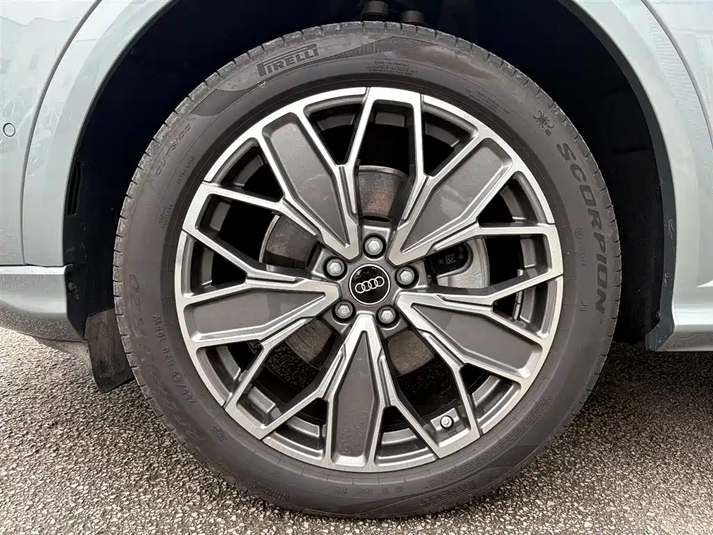 Audi Q5L 2026 2.0T Exclusive Edition for 10 Million Users - фото 11