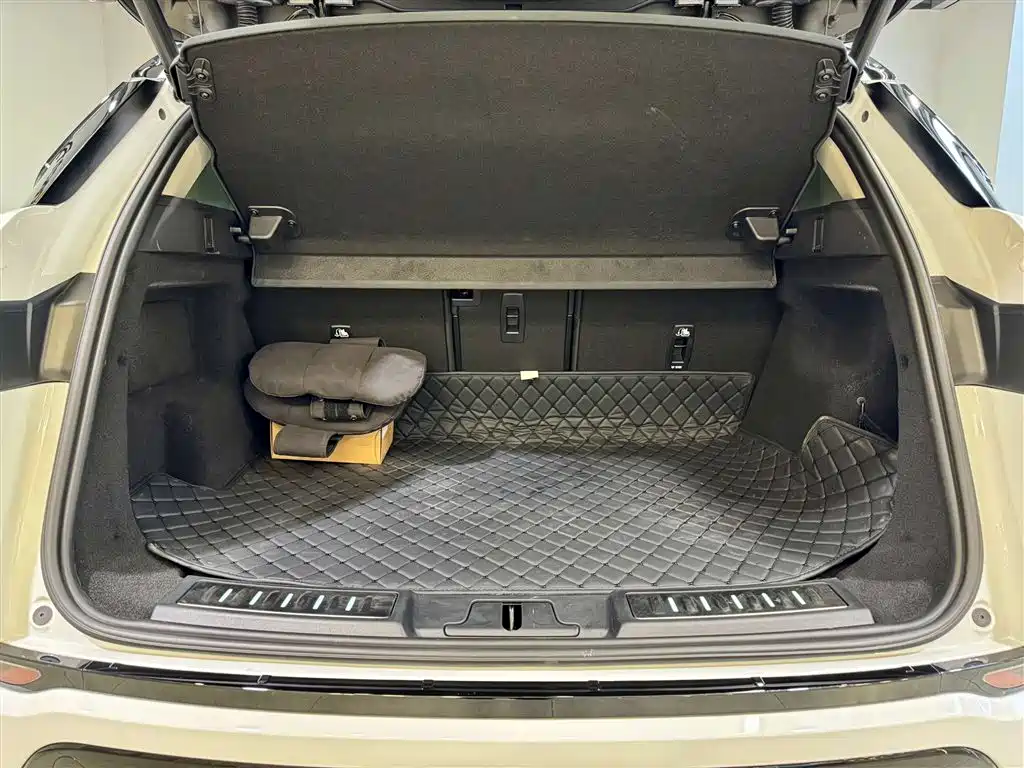Range Rover Evoque L 2024 SE