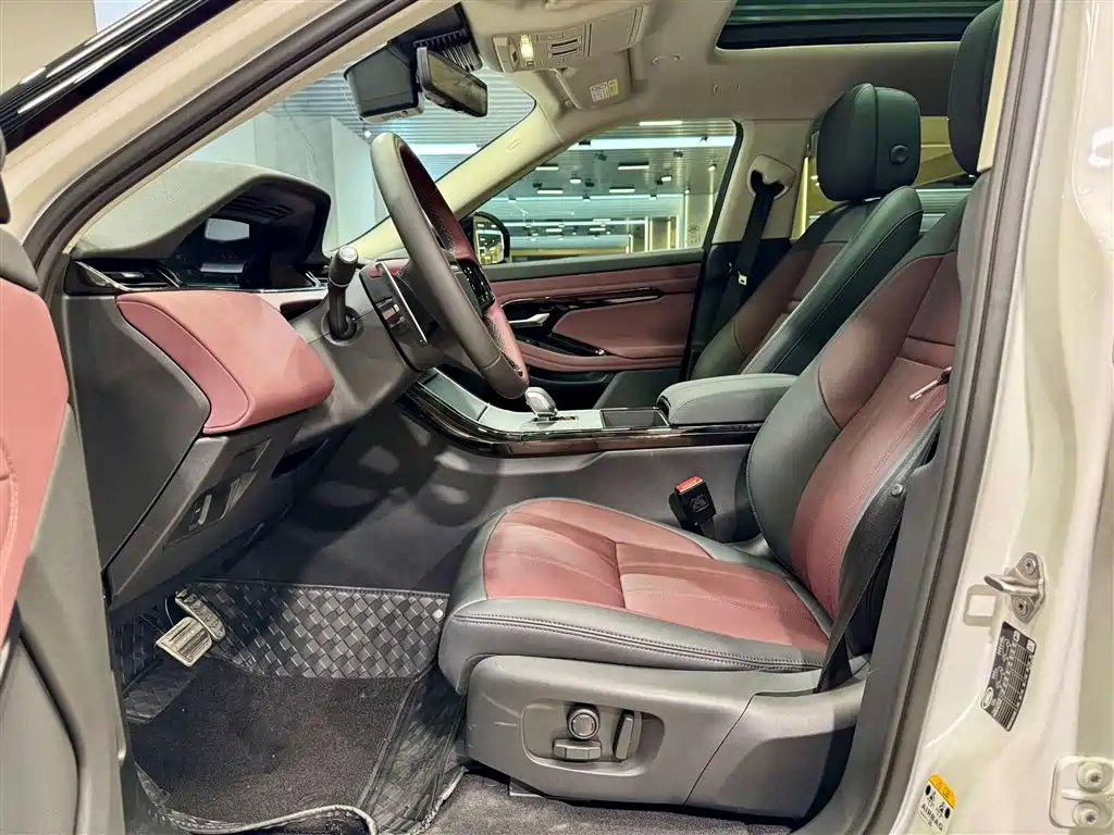 Range Rover Evoque L 2024 SE