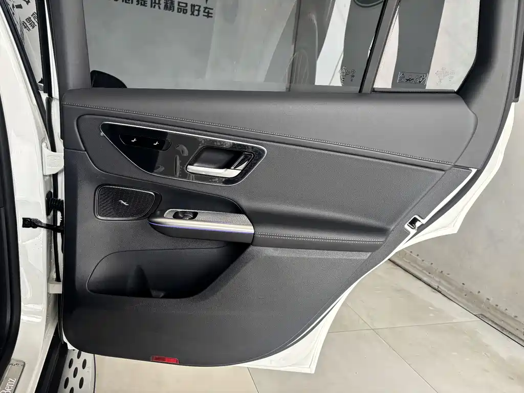 Mercedes-Benz GLC 300 L 4MATIC Dynamic 5-Seater 2025