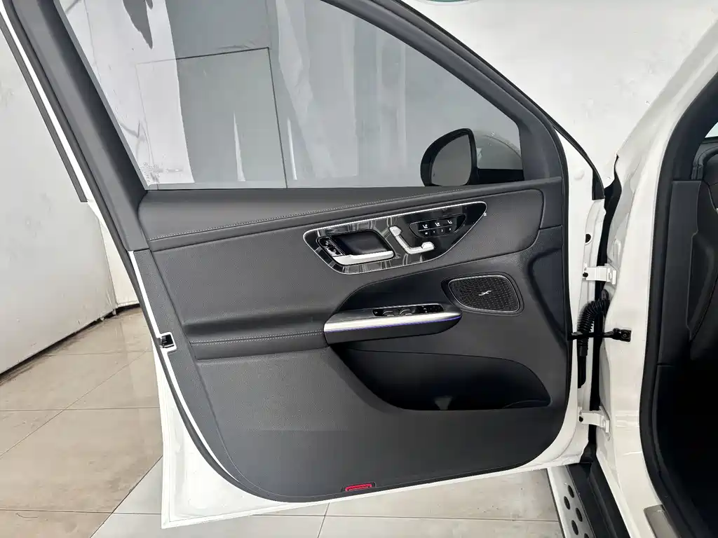 Mercedes-Benz GLC 300 L 4MATIC Dynamic 5-Seater 2025