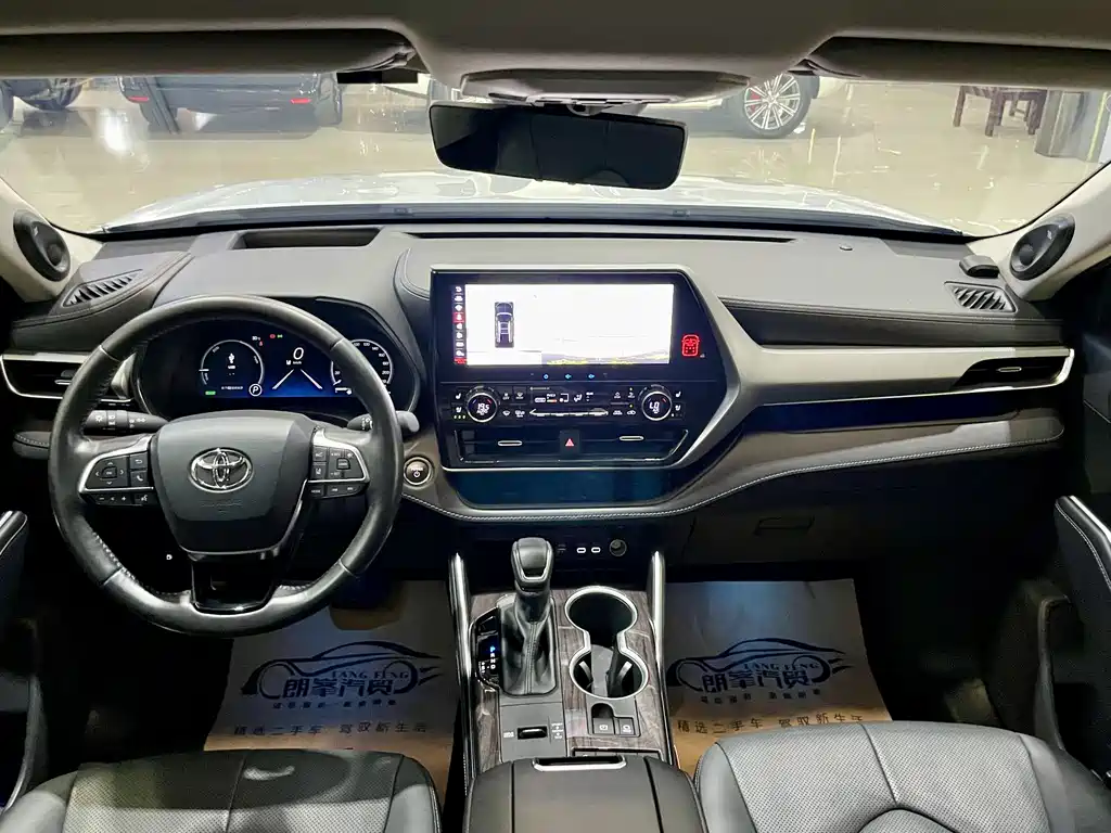 Highlander 2024 2.5L Hybrid AWD Premium 7-Seater