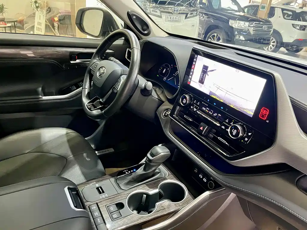 Highlander 2024 2.5L Hybrid AWD Premium 7-Seater