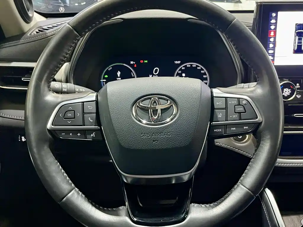 Highlander 2024 2.5L Hybrid AWD Premium 7-Seater