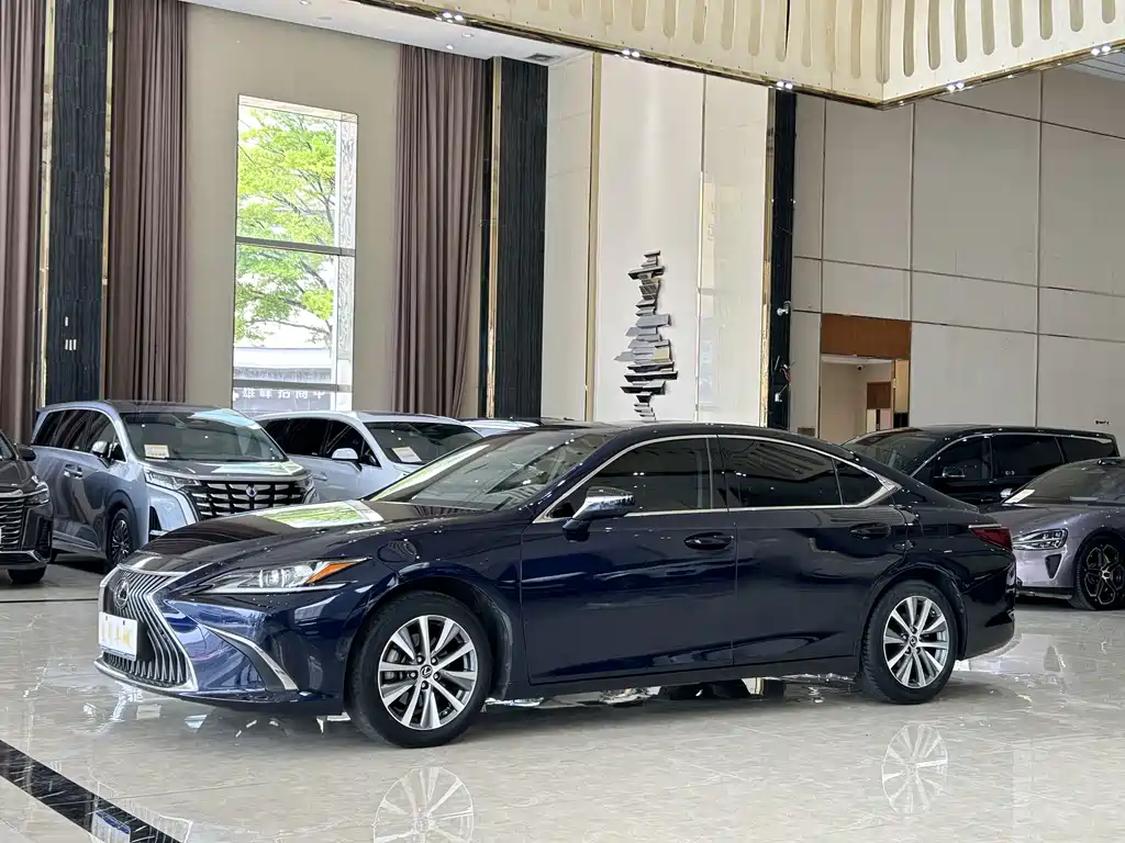 Lexus ES 2020 200 Excellence Edition