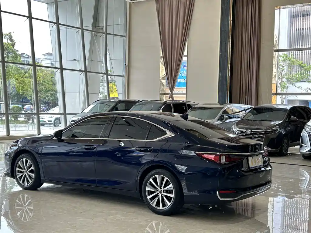 Lexus ES 2020 200 Excellence Edition